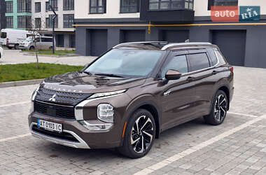 Внедорожник / Кроссовер Mitsubishi Outlander 2022 в 