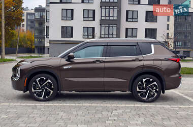 Внедорожник / Кроссовер Mitsubishi Outlander 2022 в 