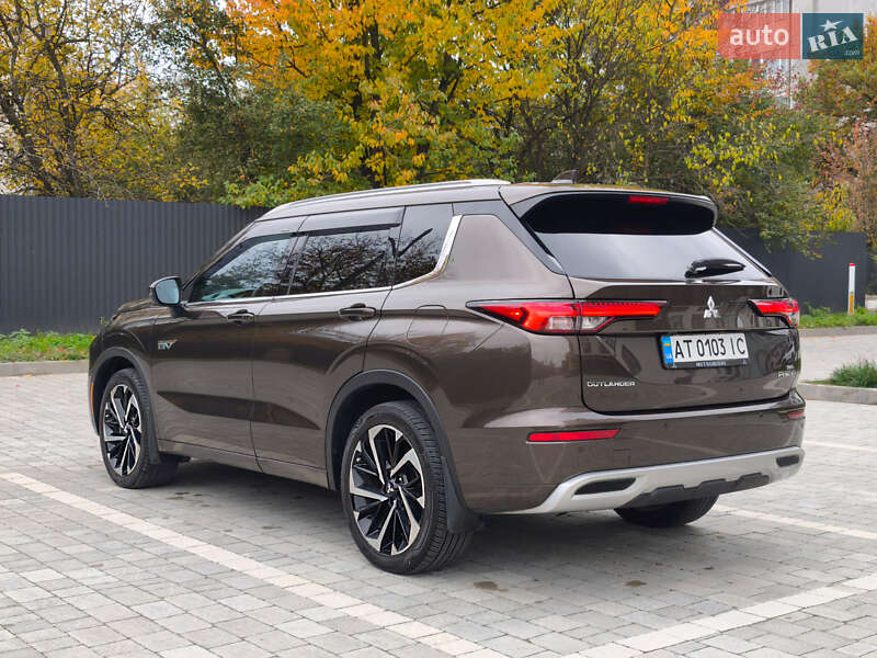 Внедорожник / Кроссовер Mitsubishi Outlander 2022 в Ивано-Франковске