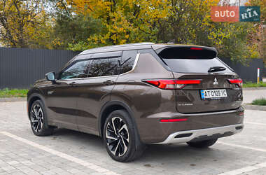 Внедорожник / Кроссовер Mitsubishi Outlander 2022 в 