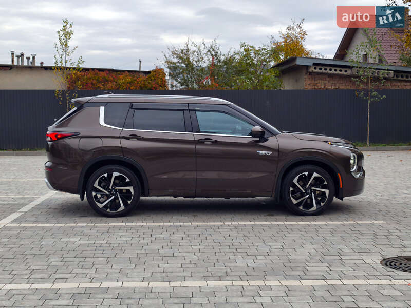 Внедорожник / Кроссовер Mitsubishi Outlander 2022 в Ивано-Франковске