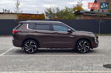 Внедорожник / Кроссовер Mitsubishi Outlander 2022 в 