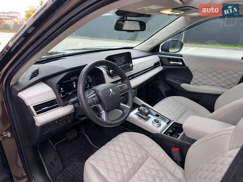 Внедорожник / Кроссовер Mitsubishi Outlander 2022 в Ивано-Франковске