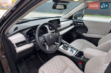 Внедорожник / Кроссовер Mitsubishi Outlander 2022 в 