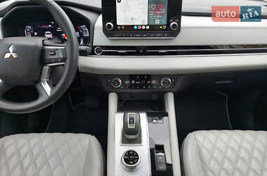 Внедорожник / Кроссовер Mitsubishi Outlander 2022 в 