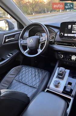 Внедорожник / Кроссовер Mitsubishi Outlander 2022 в 