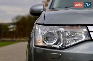 Внедорожник / Кроссовер Mitsubishi Outlander 2016 в 