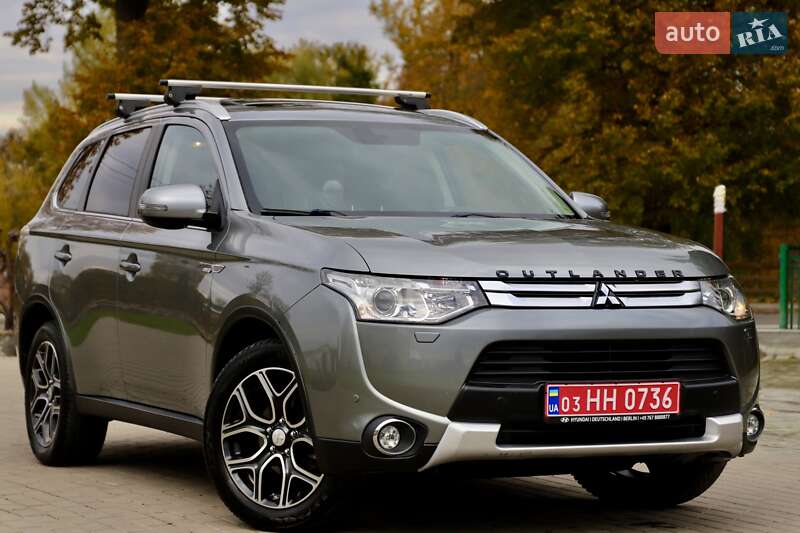 Внедорожник / Кроссовер Mitsubishi Outlander 2016 в Дрогобыче