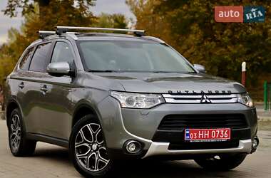Внедорожник / Кроссовер Mitsubishi Outlander 2016 в 
