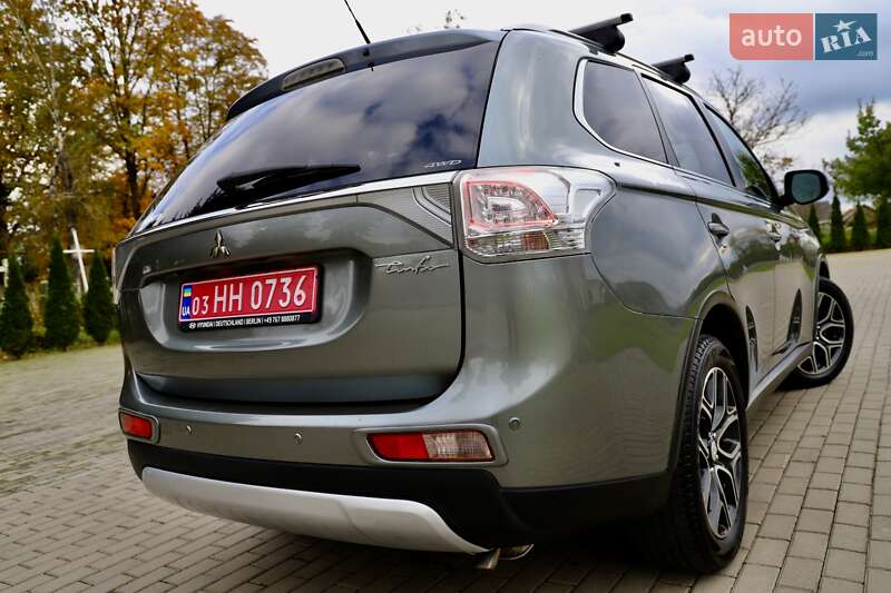 Внедорожник / Кроссовер Mitsubishi Outlander 2016 в Дрогобыче