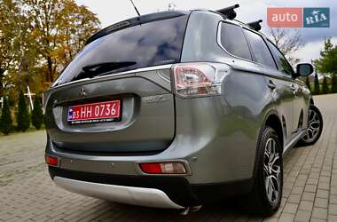 Внедорожник / Кроссовер Mitsubishi Outlander 2016 в 