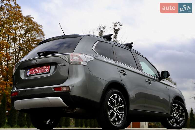 Внедорожник / Кроссовер Mitsubishi Outlander 2016 в Дрогобыче