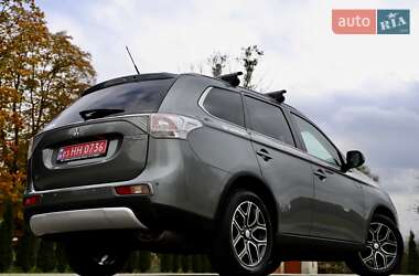 Внедорожник / Кроссовер Mitsubishi Outlander 2016 в 