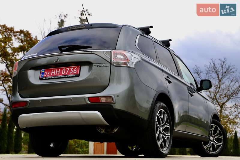 Внедорожник / Кроссовер Mitsubishi Outlander 2016 в Дрогобыче