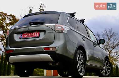 Внедорожник / Кроссовер Mitsubishi Outlander 2016 в 