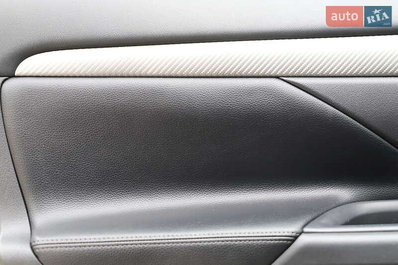 Внедорожник / Кроссовер Mitsubishi Outlander 2016 в Дрогобыче