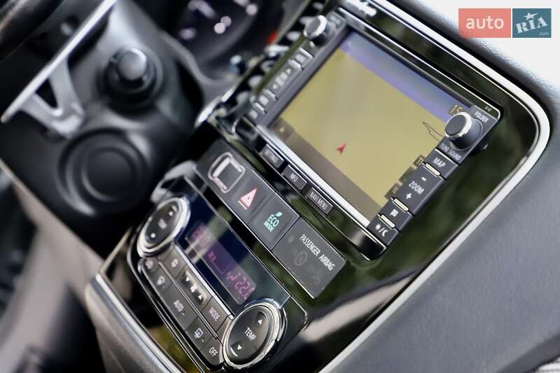 Внедорожник / Кроссовер Mitsubishi Outlander 2016 в Дрогобыче