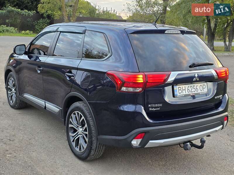Внедорожник / Кроссовер Mitsubishi Outlander 2016 в Одессе