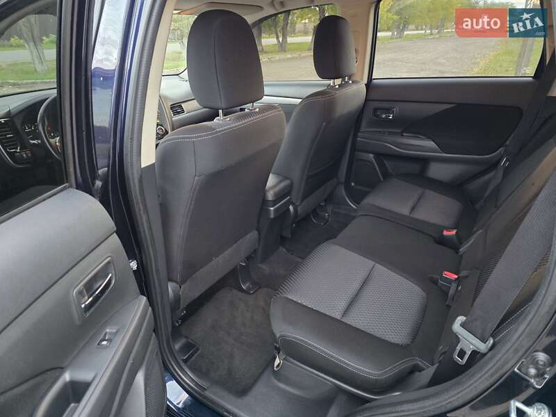 Внедорожник / Кроссовер Mitsubishi Outlander 2016 в Одессе