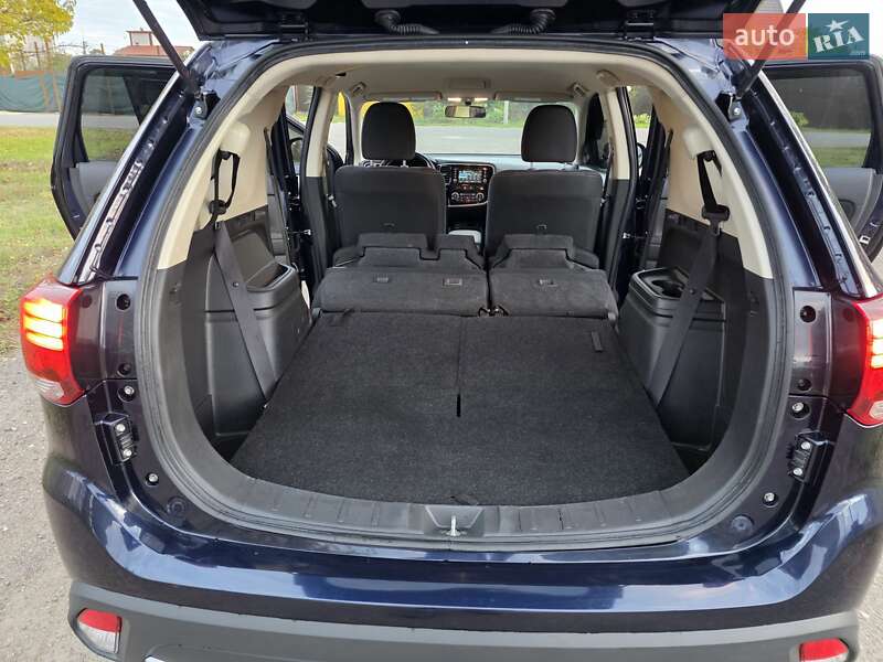 Внедорожник / Кроссовер Mitsubishi Outlander 2016 в Одессе