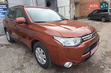 Позашляховик / Кросовер Mitsubishi Outlander 2013 в  Позашляховик / Кросовер Mitsubishi Outlander 2013 в