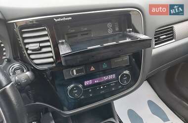 Позашляховик / Кросовер Mitsubishi Outlander 2013 в  фото 34 Позашляховик / Кросовер Mitsubishi Outlander 2013 в