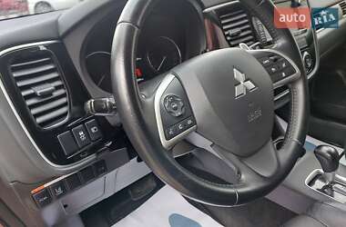 Позашляховик / Кросовер Mitsubishi Outlander 2013 в  фото 39 Позашляховик / Кросовер Mitsubishi Outlander 2013 в