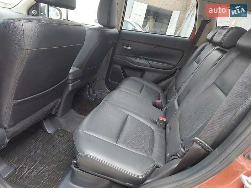 Позашляховик / Кросовер Mitsubishi Outlander 2013 в Рівному фото 51 Позашляховик / Кросовер Mitsubishi Outlander 2013 в Рівному