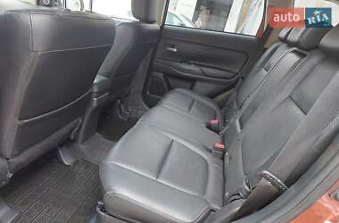 Позашляховик / Кросовер Mitsubishi Outlander 2013 в  фото 51 Позашляховик / Кросовер Mitsubishi Outlander 2013 в