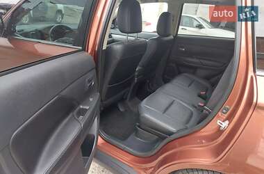 Позашляховик / Кросовер Mitsubishi Outlander 2013 в  фото 54 Позашляховик / Кросовер Mitsubishi Outlander 2013 в