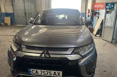 Позашляховик / Кросовер Mitsubishi Outlander 2021 в  фото 8 Позашляховик / Кросовер Mitsubishi Outlander 2021 в