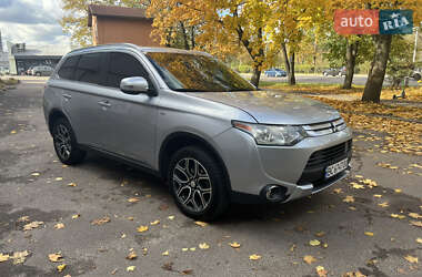 Внедорожник / Кроссовер Mitsubishi Outlander 2014 в Львове