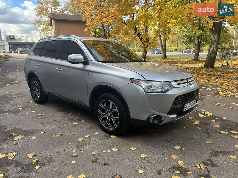 Mitsubishi Outlander 2014