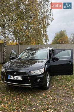Внедорожник / Кроссовер Mitsubishi Outlander 2010 в 
