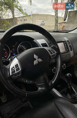 Внедорожник / Кроссовер Mitsubishi Outlander 2010 в 