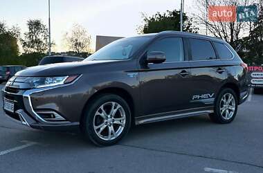 Позашляховик / Кросовер Mitsubishi Outlander 2018 в Львові