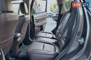 Позашляховик / Кросовер Mitsubishi Outlander 2018 в 