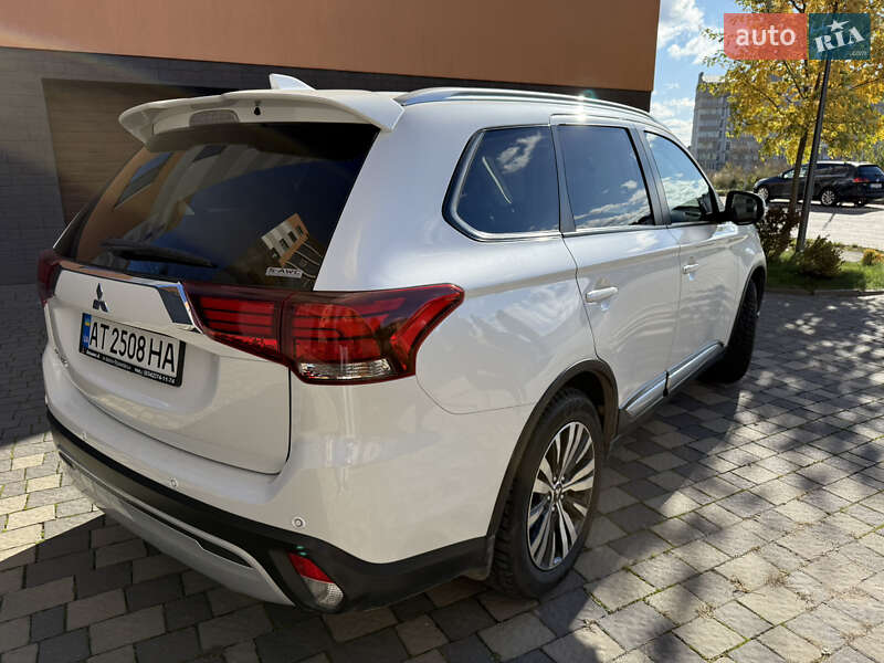 Внедорожник / Кроссовер Mitsubishi Outlander 2021 в Ивано-Франковске