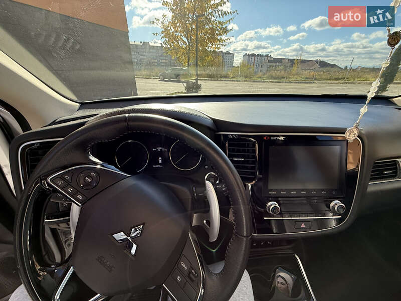 Внедорожник / Кроссовер Mitsubishi Outlander 2021 в Ивано-Франковске