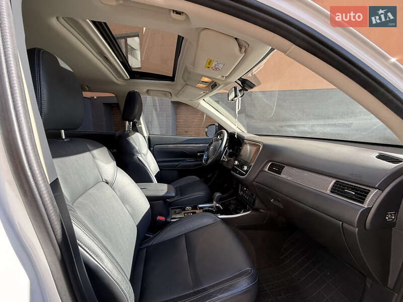 Внедорожник / Кроссовер Mitsubishi Outlander 2021 в Ивано-Франковске