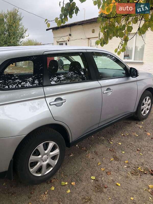 Внедорожник / Кроссовер Mitsubishi Outlander 2013 в Переяславе