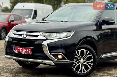 Позашляховик / Кросовер Mitsubishi Outlander 2016 в  фото 4 Позашляховик / Кросовер Mitsubishi Outlander 2016 в