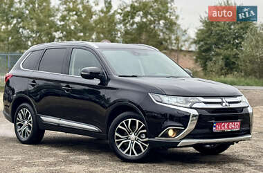 Позашляховик / Кросовер Mitsubishi Outlander 2016 в  фото 11 Позашляховик / Кросовер Mitsubishi Outlander 2016 в