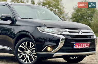 Позашляховик / Кросовер Mitsubishi Outlander 2016 в  фото 12 Позашляховик / Кросовер Mitsubishi Outlander 2016 в