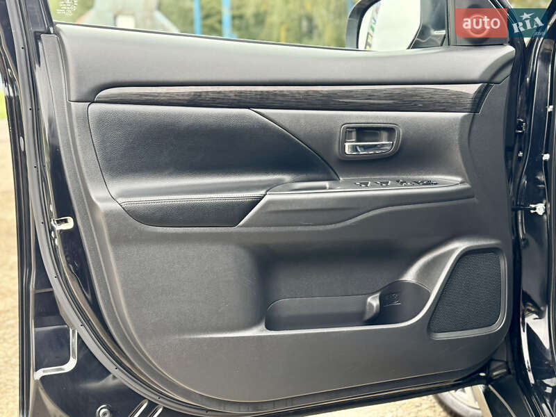 Внедорожник / Кроссовер Mitsubishi Outlander 2016 в Калуше фото 25 Внедорожник / Кроссовер Mitsubishi Outlander 2016 в Калуше