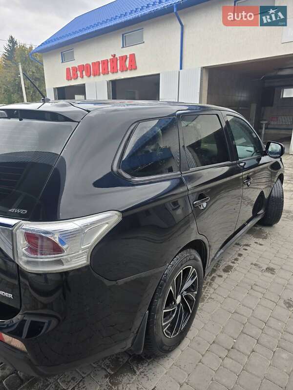 Позашляховик / Кросовер Mitsubishi Outlander 2013 в Кременці фото 3 Позашляховик / Кросовер Mitsubishi Outlander 2013 в Кременці