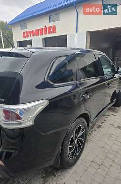 Внедорожник / Кроссовер Mitsubishi Outlander 2013 в 