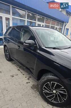 Внедорожник / Кроссовер Mitsubishi Outlander 2013 в 