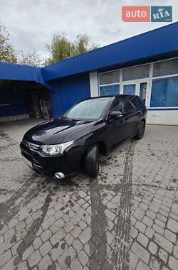 Внедорожник / Кроссовер Mitsubishi Outlander 2013 в 