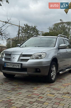Внедорожник / Кроссовер Mitsubishi Outlander 2003 в  фото 2 Внедорожник / Кроссовер Mitsubishi Outlander 2003 в
